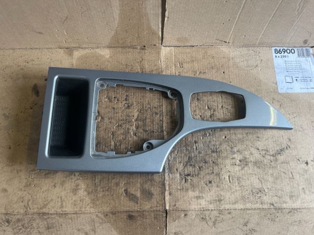 bontott BMW 5 E60 Középkonzol Keret