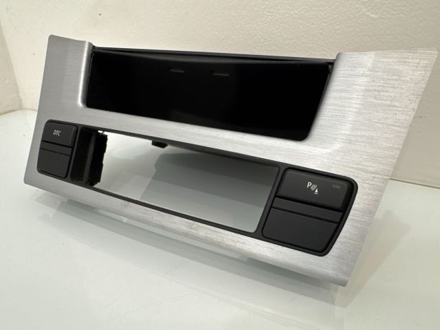 bontott BMW 5 E60 Középkonzol Keret