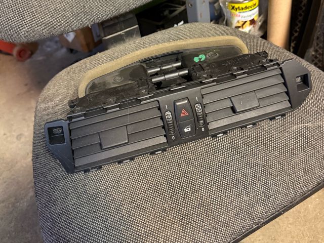 bontott BMW 5 E60 Középső Szellőző