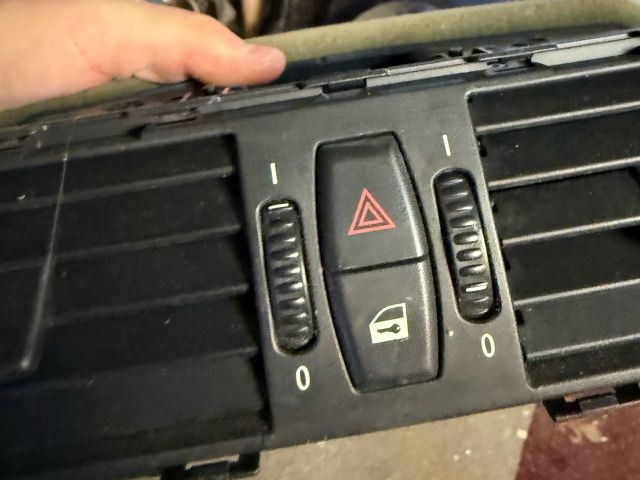 bontott BMW 5 E60 Középső Szellőző