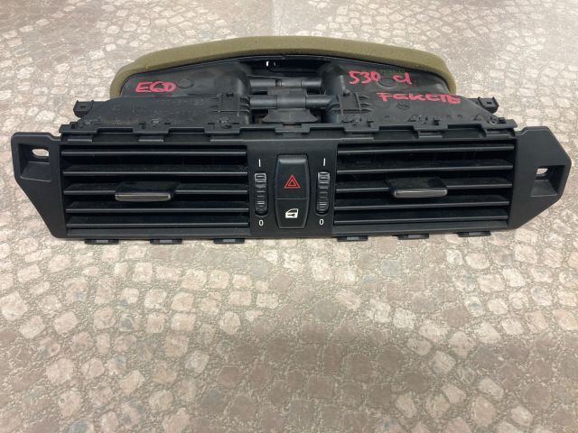 bontott BMW 5 E60 Középső Szellőző