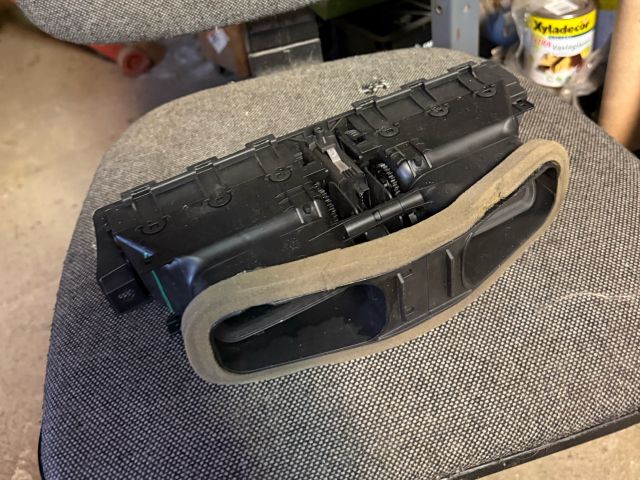 bontott BMW 5 E60 Középső Szellőző