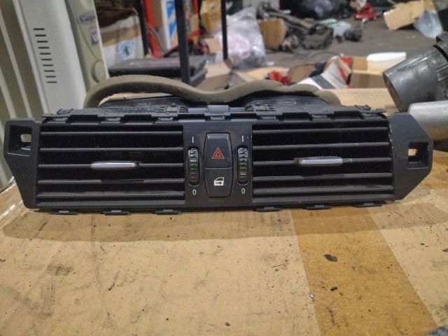 bontott BMW 5 E60 Középső Szellőző