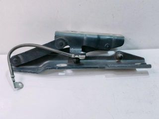 bontott BMW 5 E60 Motorháztető Jobb Zsanér