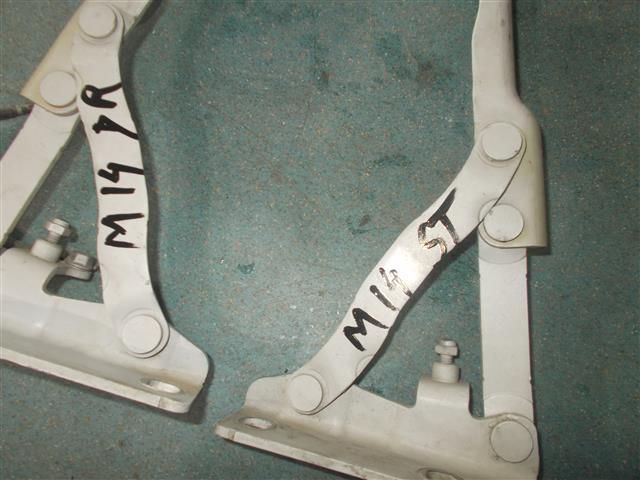 bontott BMW 5 E60 Motorháztető Zsanér Pár