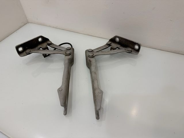 bontott BMW 5 E60 Motorháztető Zsanér Pár