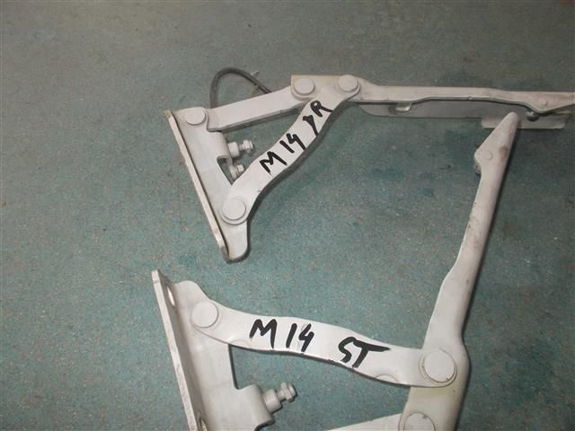 bontott BMW 5 E60 Motorháztető Zsanér Pár