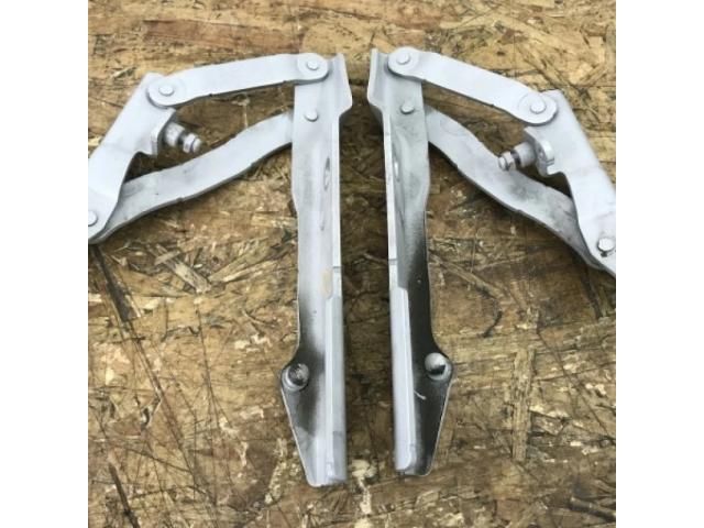 bontott BMW 5 E60 Motorháztető Zsanér Pár