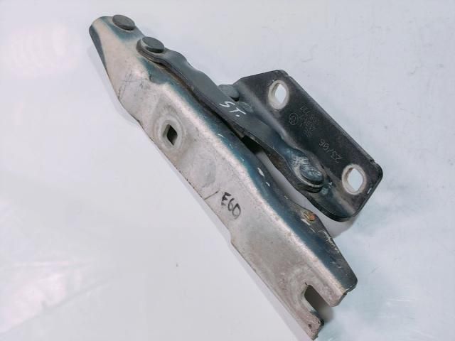 bontott BMW 5 E60 Motorháztető Zsanér Pár