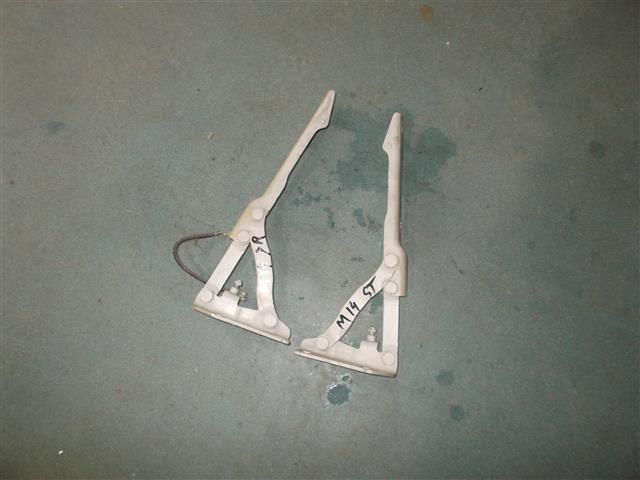 bontott BMW 5 E60 Motorháztető Zsanér Pár