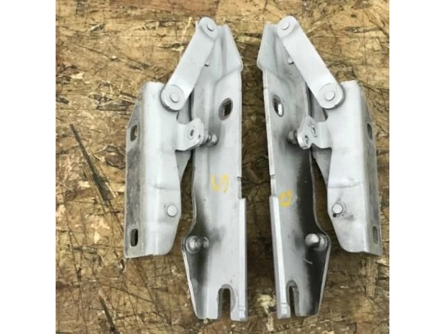 bontott BMW 5 E60 Motorháztető Zsanér Pár