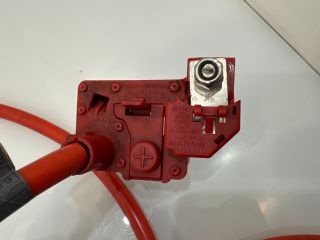 bontott BMW 5 E60 Pozitív Kábel