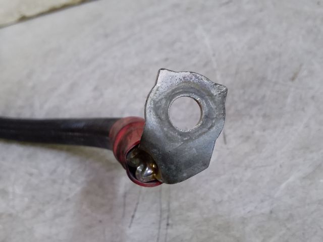 bontott BMW 5 E60 Pozitív Kábel