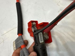 bontott BMW 5 E60 Pozitív Kábel