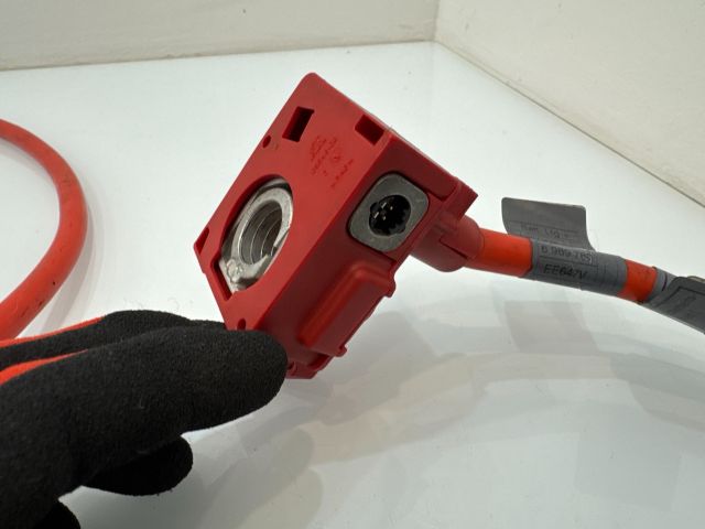 bontott BMW 5 E60 Pozitív Kábel