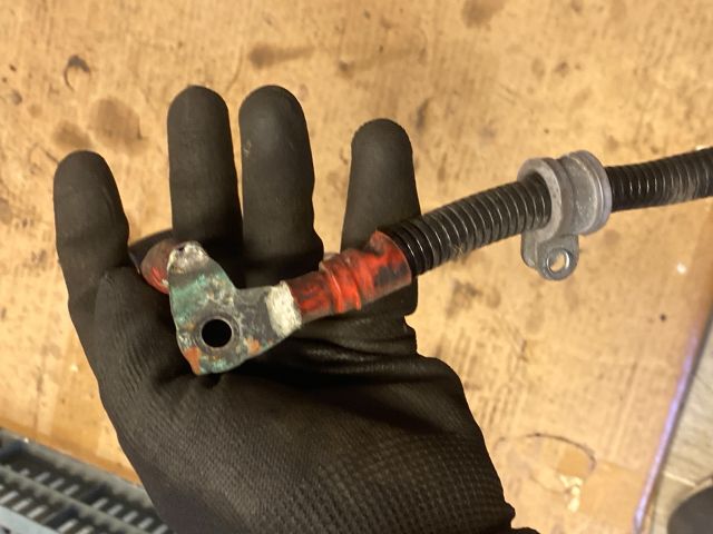 bontott BMW 5 E60 Pozitív Kábel