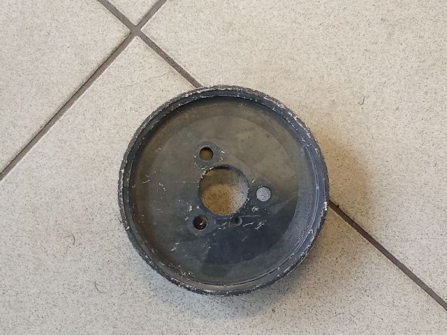 bontott BMW 5 E60 Szervó Szivattyú Szíjtárcsa