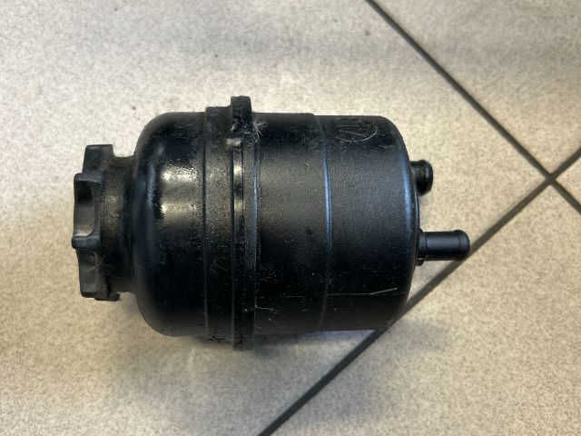 bontott BMW 5 E60 Szervóolaj Tartály