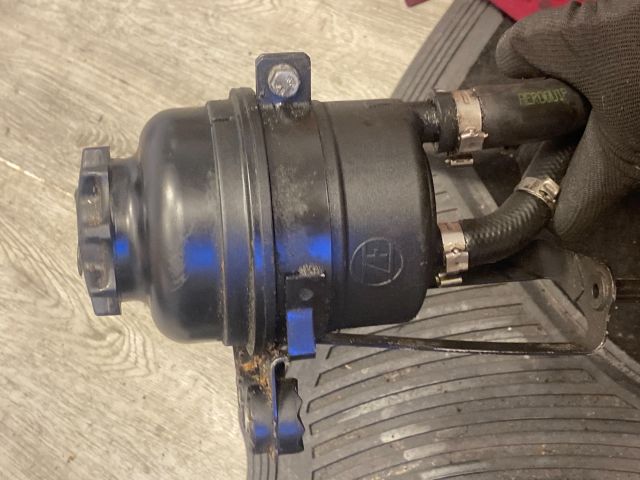 bontott BMW 5 E60 Szervóolaj Tartály