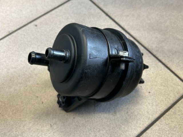 bontott BMW 5 E60 Szervóolaj Tartály