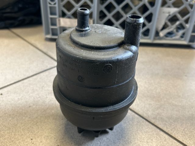 bontott BMW 5 E60 Szervóolaj Tartály