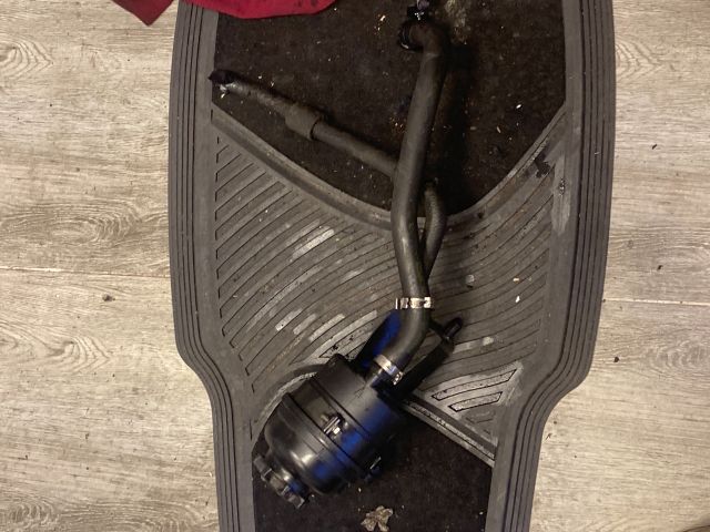 bontott BMW 5 E60 Szervóolaj Tartály