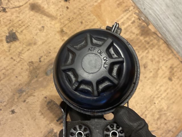 bontott BMW 5 E60 Szervóolaj Tartály