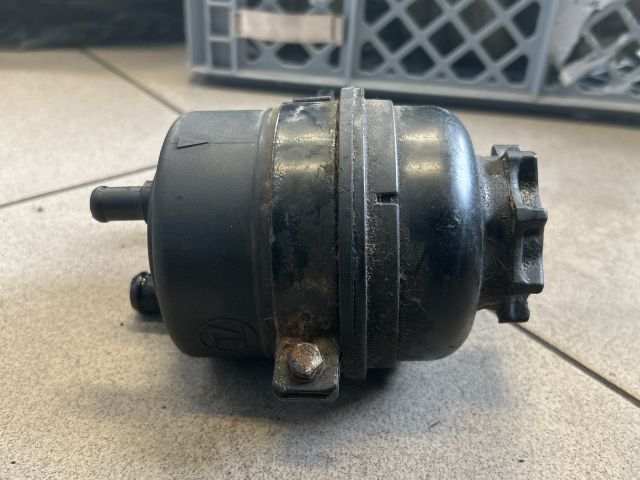 bontott BMW 5 E60 Szervóolaj Tartály