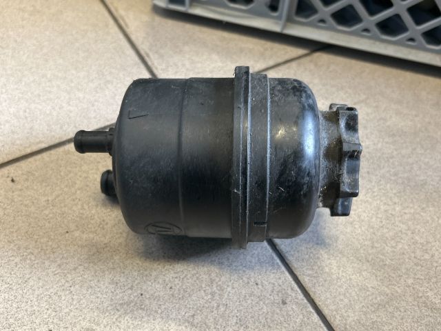 bontott BMW 5 E60 Szervóolaj Tartály