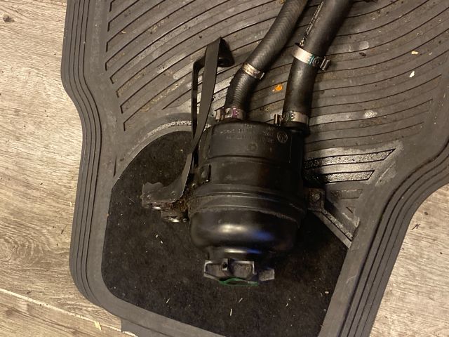 bontott BMW 5 E60 Szervóolaj Tartály