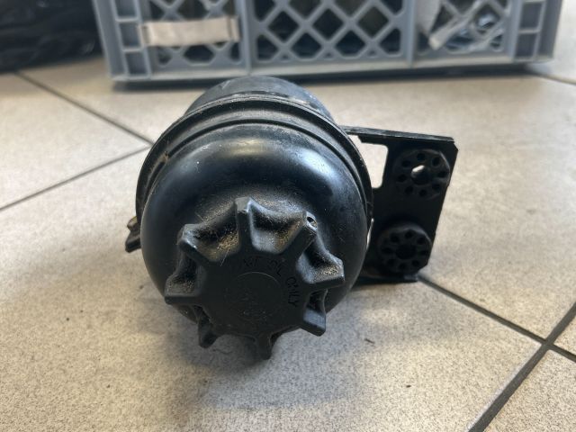 bontott BMW 5 E60 Szervóolaj Tartály