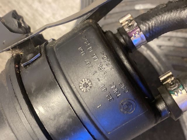 bontott BMW 5 E60 Szervóolaj Tartály