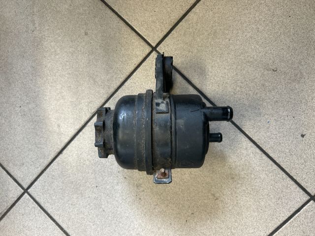 bontott BMW 5 E60 Szervóolaj Tartály