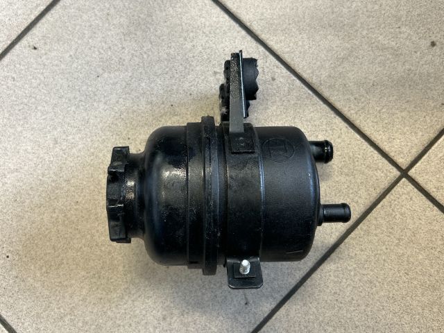 bontott BMW 5 E60 Szervóolaj Tartály