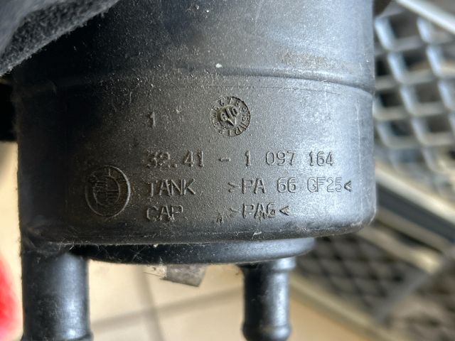 bontott BMW 5 E60 Szervóolaj Tartály