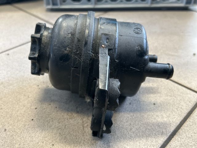 bontott BMW 5 E60 Szervóolaj Tartály