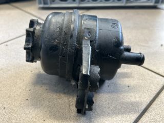 bontott BMW 5 E60 Szervóolaj Tartály