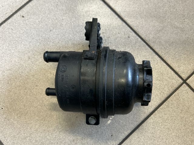 bontott BMW 5 E60 Szervóolaj Tartály