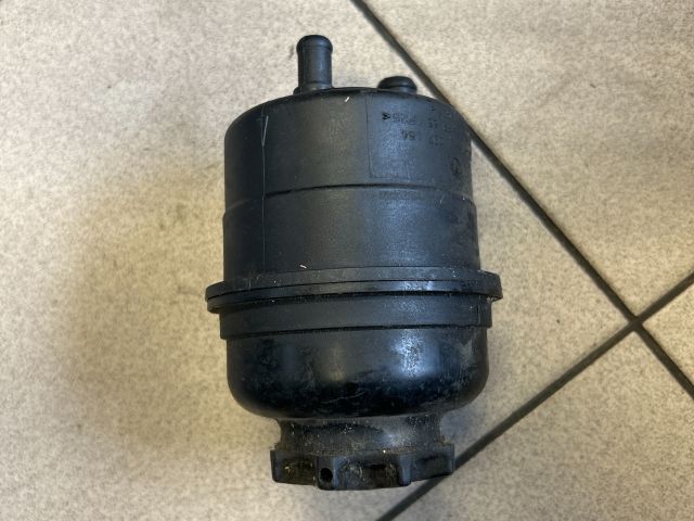 bontott BMW 5 E60 Szervóolaj Tartály