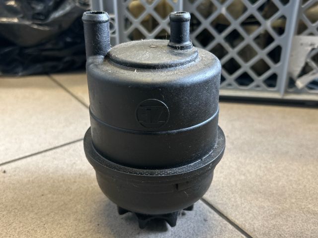 bontott BMW 5 E60 Szervóolaj Tartály