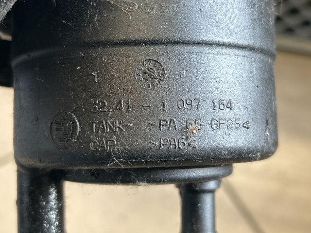 bontott BMW 5 E60 Szervóolaj Tartály