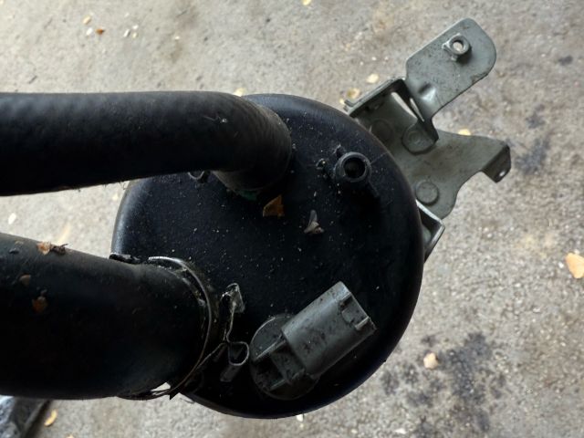 bontott BMW 5 E60 Szervóolaj Tartály