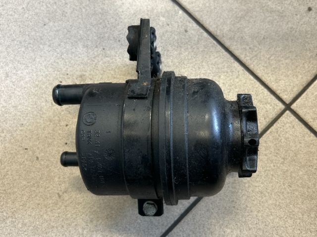 bontott BMW 5 E60 Szervóolaj Tartály