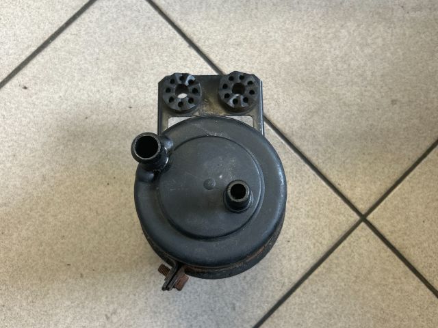 bontott BMW 5 E60 Szervóolaj Tartály