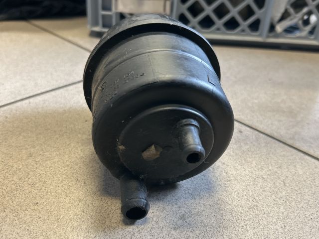 bontott BMW 5 E60 Szervóolaj Tartály