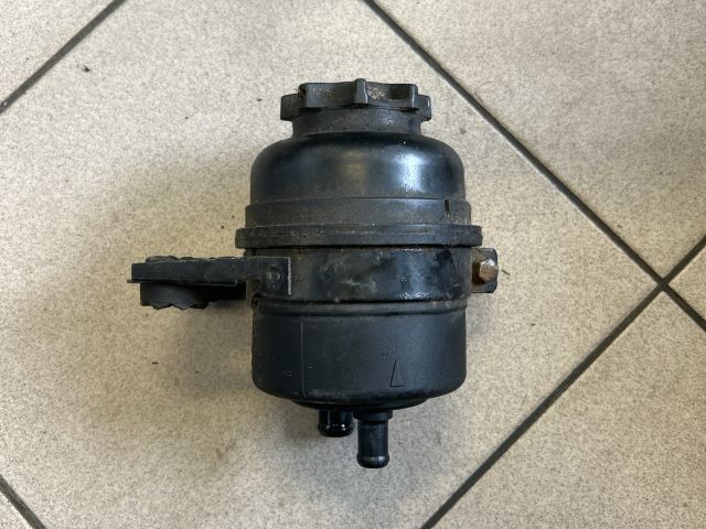 bontott BMW 5 E60 Szervóolaj Tartály