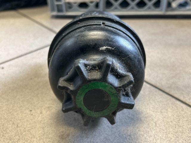 bontott BMW 5 E60 Szervóolaj Tartály