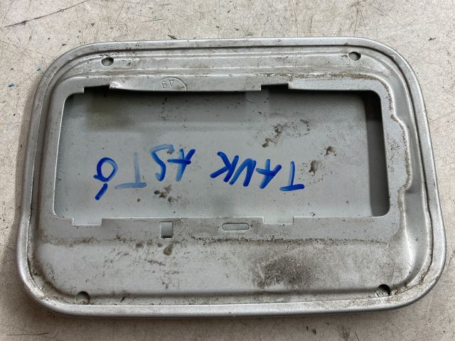 bontott BMW 5 E60 Tankajtó