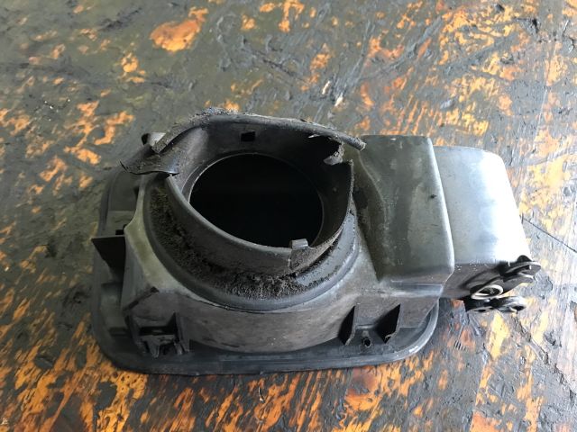 bontott BMW 5 E60 Tankajtó