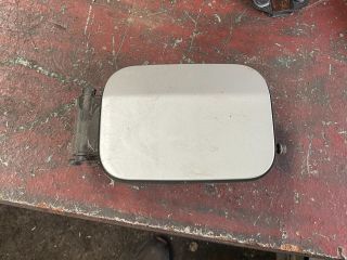 bontott BMW 5 E60 Tankajtó